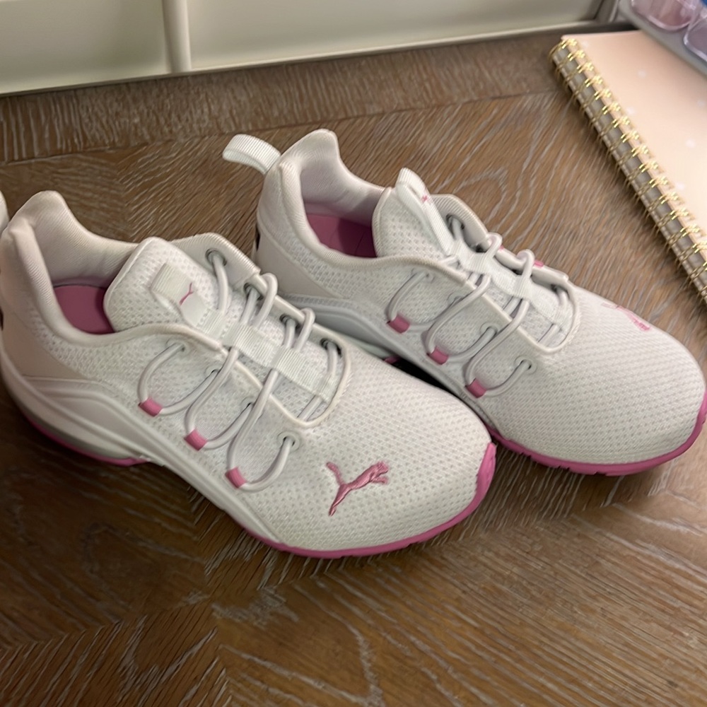 Youth size Pumas